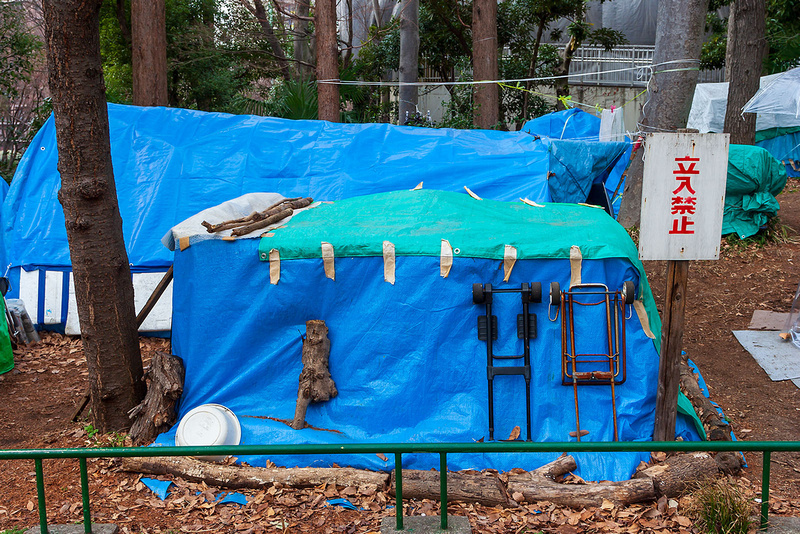 Zenfolio Robynne Hayward Japan Tokyo Homeless Shelters In Shinjuku Park
