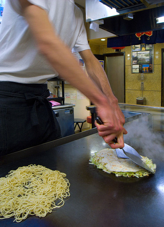 Okonomiyaki meal at the Shintenchi Plaza
